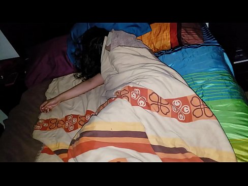 ❤️ सौतेनी आमा सुतेको बेला आफ्नी जवान सौतेनी आमालाई पिट्दै। गुदा अश्लील ﹏